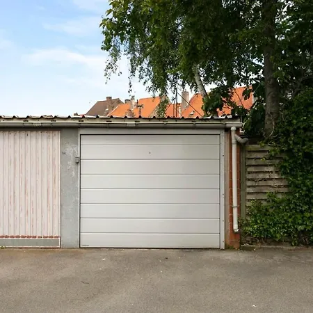 Holiday home Huswell - Modernist Design House With Garden Near The *