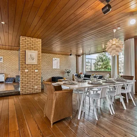 Holiday home Huswell - Modernist Design House With Garden Near The